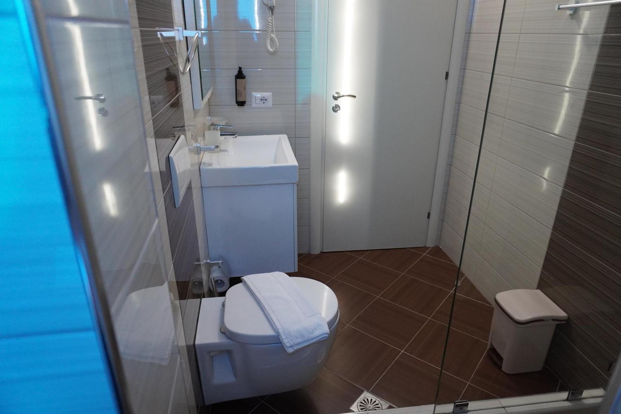 Hotel Agel Sarande Bilik gambar